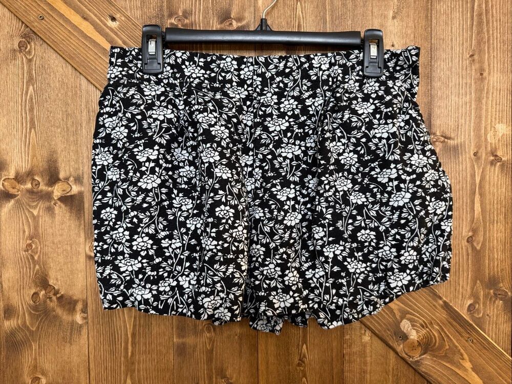 LOFT Women’s Size S Black White Floral Shorts Pull On Elastic Waist 3.5” Inseam(